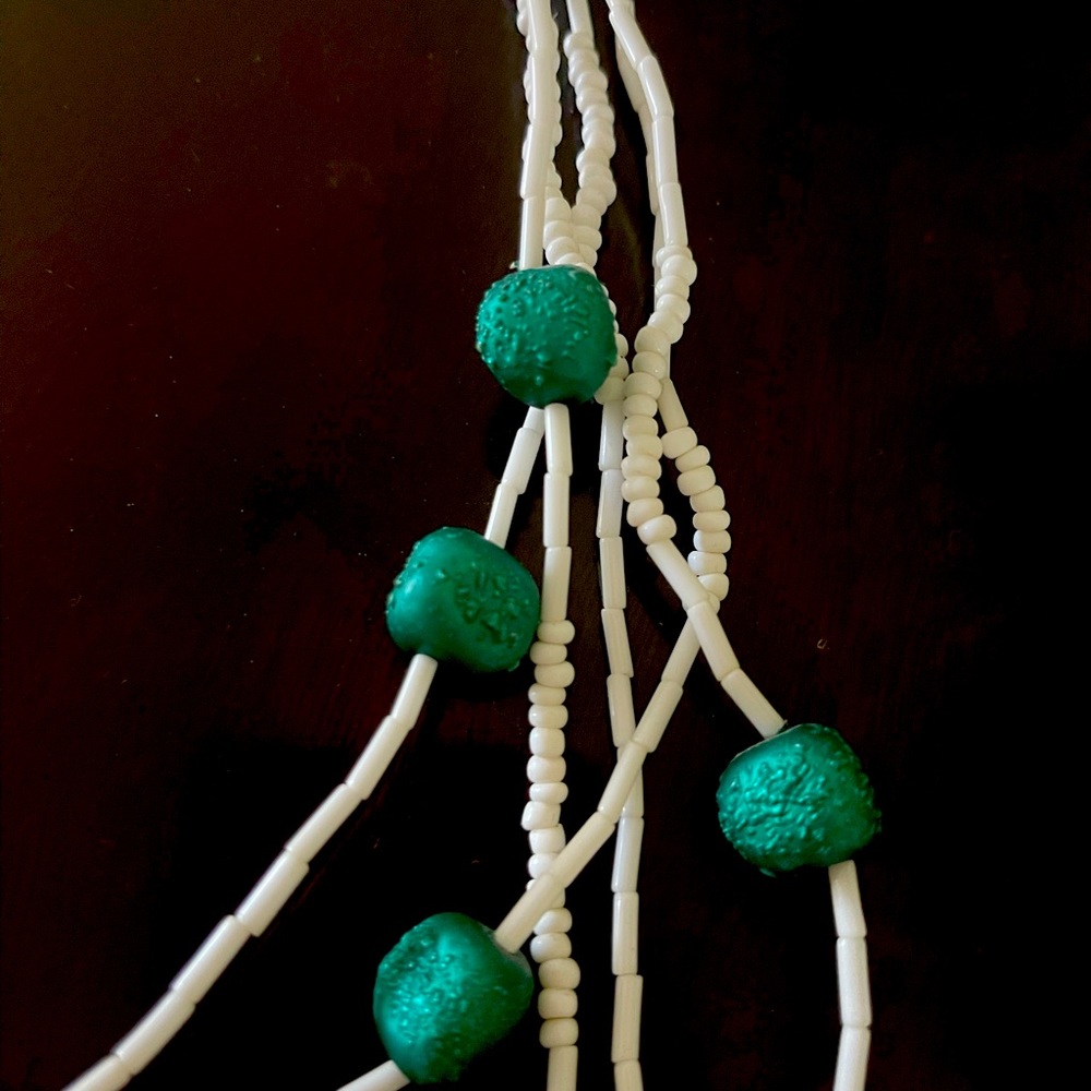 Multi-strand necklace - Picture 3 of 3